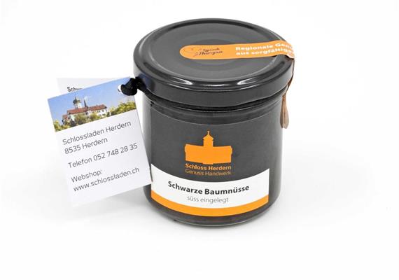 Schwarze Baumnüsse